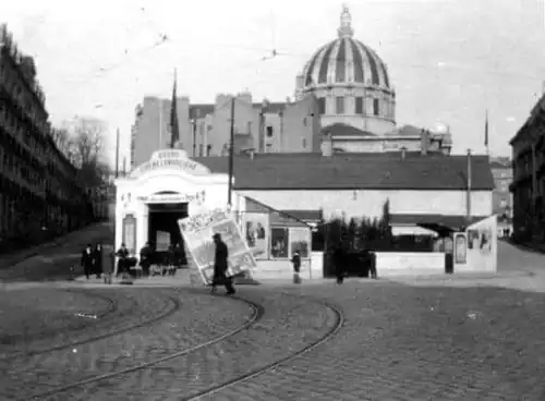 Grand Cinéma Lamoricière au début des années 1920 et rails de l'ancien tramway de Nantes.