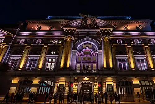Façade du théâtre dans le cadre du « Parcours Lumière ».