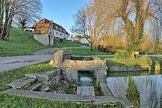 La fontaine de la source.