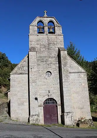 L'église avec son chocher-mur comportant deux cloches.