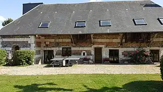 Son cellier-pressoir.