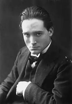 Description de l'image Granville Barker, three-quarters bust LCCN2014680597 (cropped).jpg.