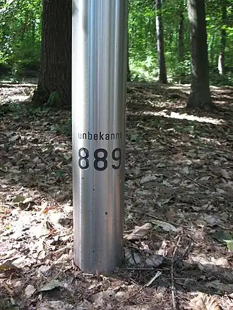 Grave pole.JPG