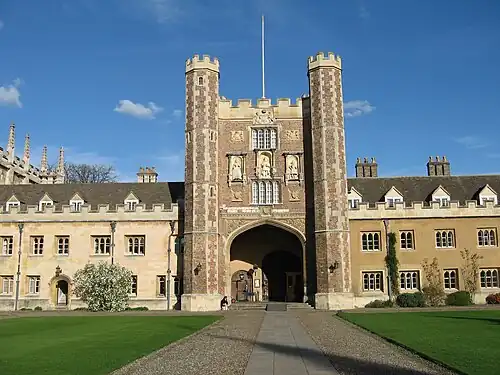 Porte de la Grande Cour de la Trinité, Cambridge, avec une arche Tudor.