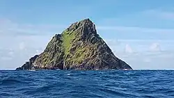 Île au milieu de l'océan.