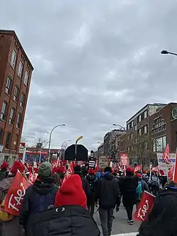 Devant le siège social d'Ubisoft Montréal.
