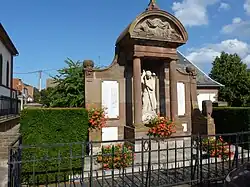 Le monument aux morts.