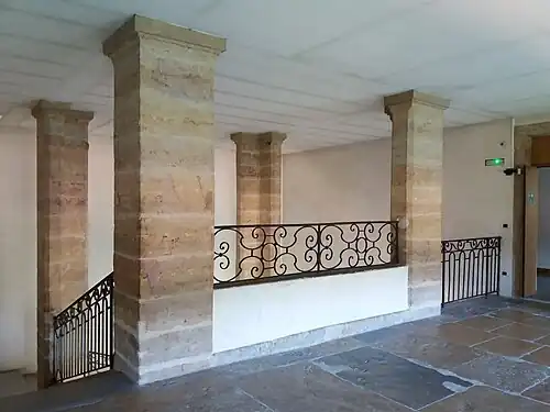 L'escalier au dernier étage