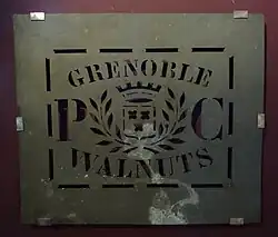 Pochoir pour marquer les sacs de noix.