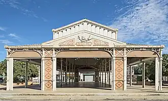 Façade du marché couvert.