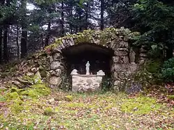 La grotte de Notre-Dame-de-Lourdes.