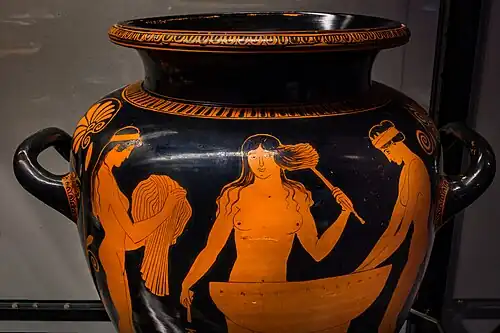Femmes à leur toilette. Stamnos attique, v. 440. Groupe de Polygnote (peintre sur vase). Staatliche Antikensammlungen.