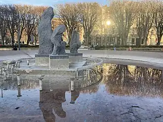Groupe des trois. Eugène Dodeigne. Place de la république. Pierre de Soignies. Lille.