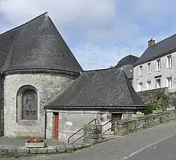 Chevet et sacristie de l'église.