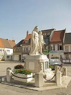 Le monument aux morts.