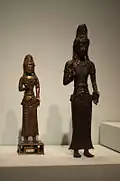 Deux figures de Guanyin provenant du royaume de Dali. Bronze et bronze doré.