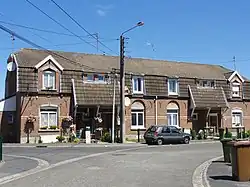 Un coron composé de quatre habitations.