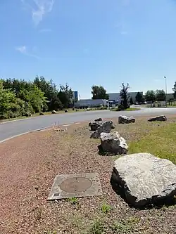 Le puits Saint-René no&nbsp;2 dans son environnement.