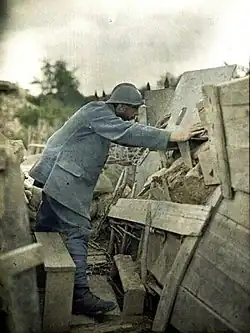 Paul Castelnau, Guetteur au poste de l'écluse, photographie autochrome, 1917.