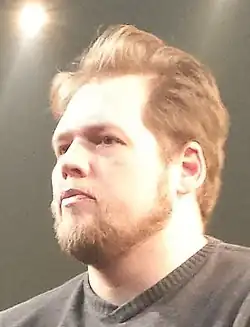 Guillaume Cyr incarne le forgeron Riopel et un livreur de pharmacie.