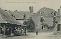 Port de Guipry ː halles et maisons du XVIIe&nbsp;siècle (ancienne caserne des douaniers) [carte postale Dechelette].