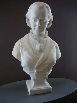 Buste de Marie Moret dans le bureau de Godin, dans le Familistère à Guise.