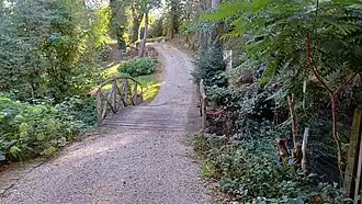 Parc de l'hôtel restaurant.