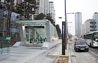 Bouche n°1 de la station, en 2016.