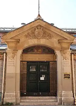 Gymnase municipal au no&nbsp;10.