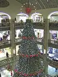 Sapin de Noël dans un centre commercial de Stockholm.