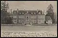 Carte postale (datée vers 1902) montrant la façade du château.