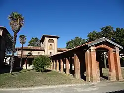 Un pavillon de soins.