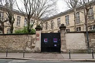 Entrée des véhicules, rue d'Assas.