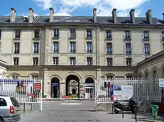 Entrée de l'hôpital Tenon.