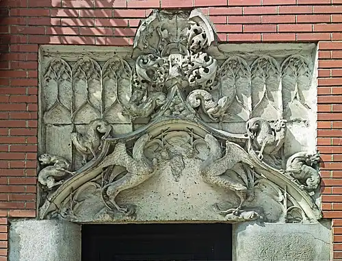 no&nbsp;1 ter : linteau de la porte « de la Trésorerie ».