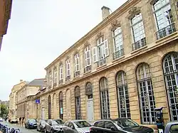 Façades donnant sur la rue du Mirail.