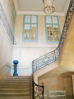 Le vestibule et escalier d'honneur.
