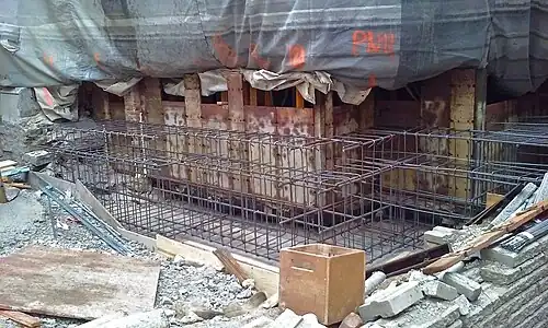 Structure de béton armé en construction (juillet 2016)