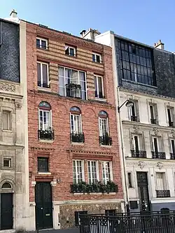 No 91 : hôtel en brique.