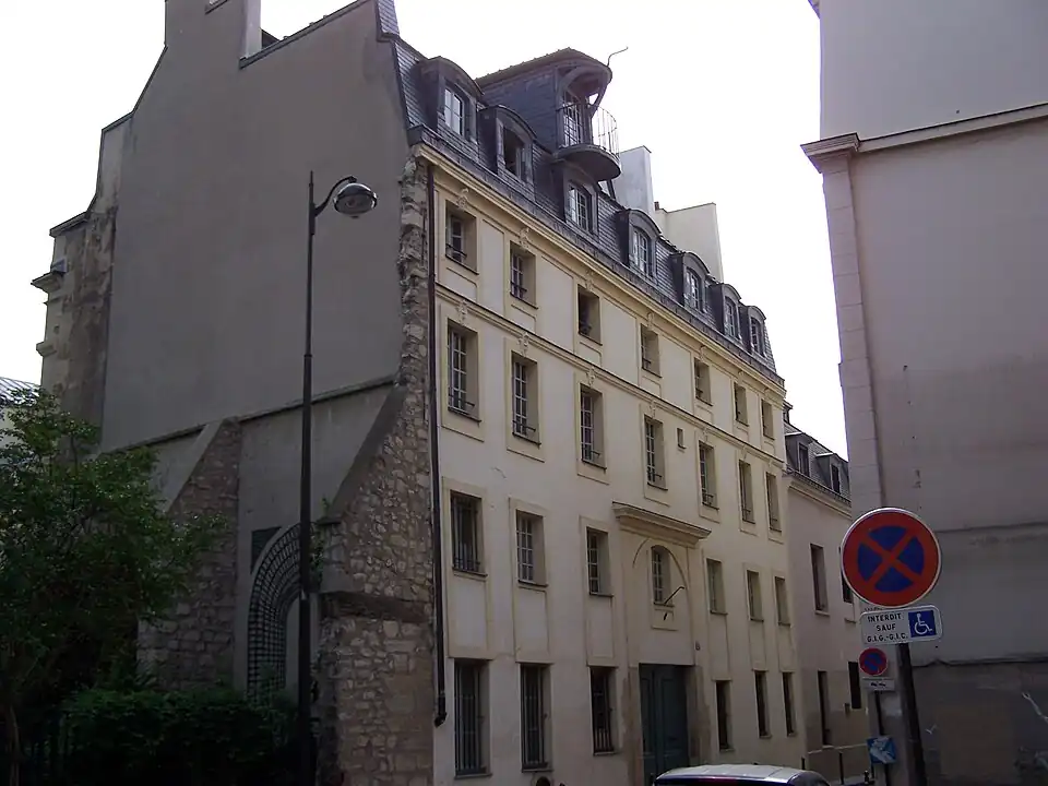 Façade sur rue.