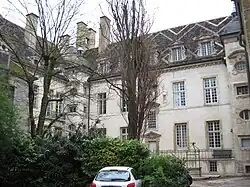 Cour intérieure.