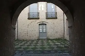 Cour intérieure.