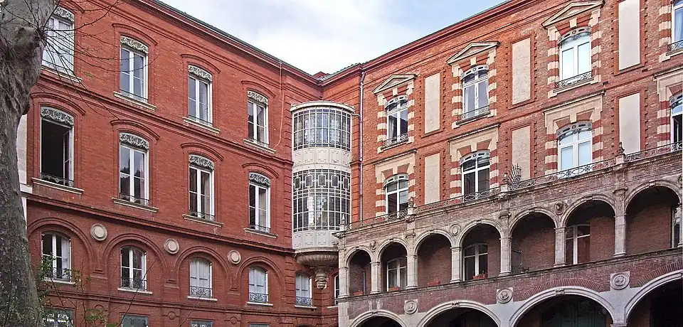 Hôtel Antonin : façades sur cour