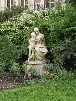 Statue dans le jardin.