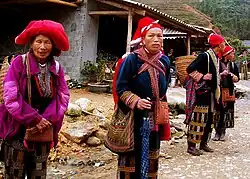 Dao rouges au nord du Viêt Nam en 2011. Les Dao rouges vivent au côté des Hmong. Ils ont leur propre langue et leur propre culture.