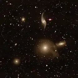 Le groupe compact de Hickson 93 par le projet « Legacy Surveys DR10 ».