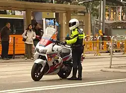Un motard de la Police de la Sécurité routière de Hong Kong