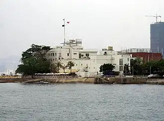 Le Yacht Club royal de Hong Kong sur l'ancienne :île Kellett&nbsp;(en). Vu depuis l'ouest.