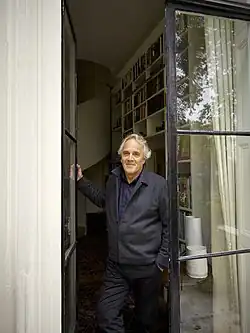 Description de l'image HP in Cleveland Square 2018.jpg.