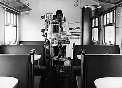 Service buffet dans la voiture-restaurant de la 790 Intercity.